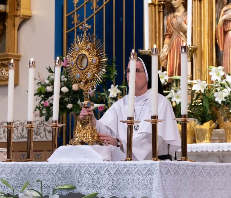 dominican sisters catholic religious vocations women prayer faith AboutVocations collage mobile1 dominican sisters catholic religious vocations women prayer faith AboutVocations collage mobile1