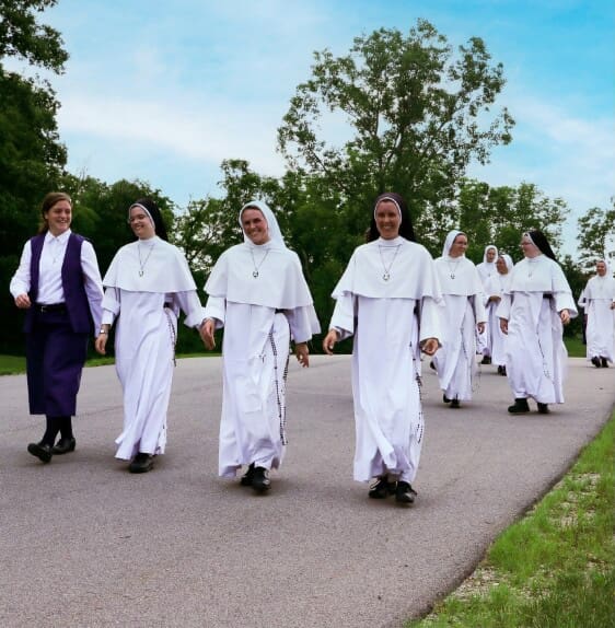 dominican sisters catholic religious vocations women prayer faith AboutVocations happy group mobile dominican sisters catholic religious vocations women prayer faith AboutVocations happy group mobile